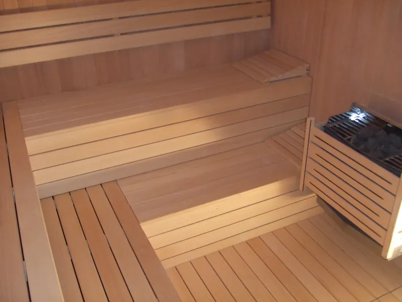 Ahşap sauna oturma bankı ve kaplama detayı